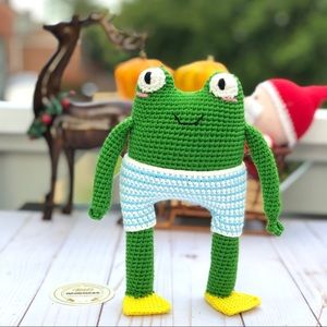 Finn The Green Frog - Crochet stuffed animal - Amigurumi Toy